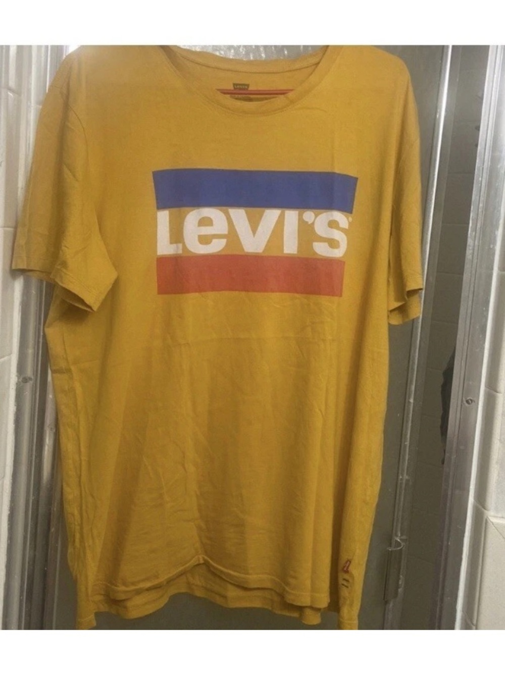 Levi's Men's Yellow Logo Crew Neck T-Shirt XL